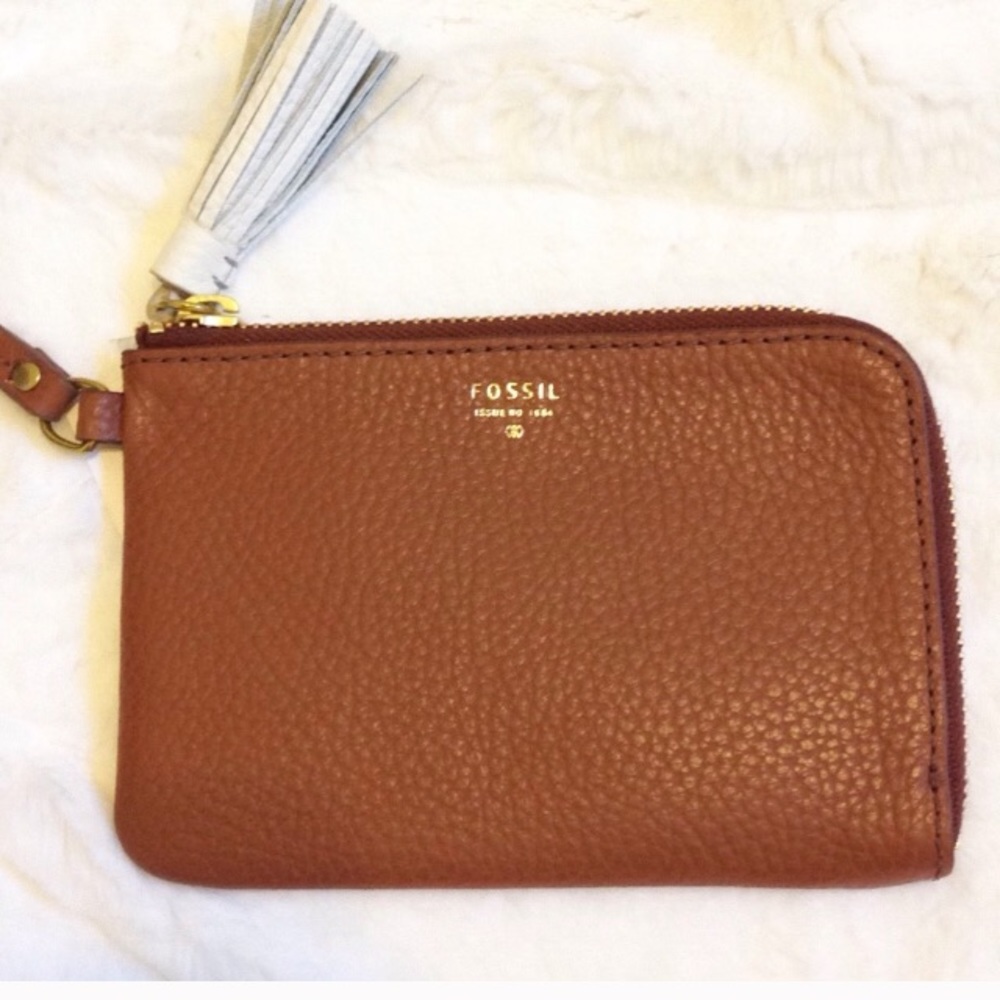 🆕 Fossil Tassel Wristlet